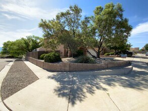 10916 Tanzanite Dr NW in Albuquerque, NM - Building Photo - Building Photo