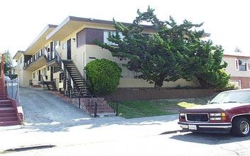 9426 Hillside St in Oakland, CA - Building Photo - Building Photo