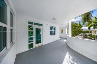 7914 Harbor Island Dr in North Bay Village, FL - Building Photo - Building Photo