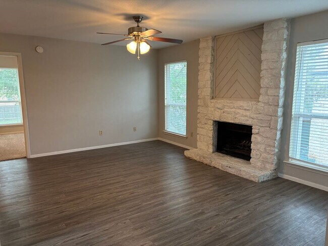 10616 Mellow Meadow Dr in Austin, TX - Foto de edificio - Building Photo