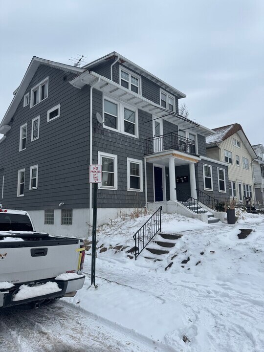 1335 West Blvd, Unit 2 in Cleveland, OH - Foto de edificio