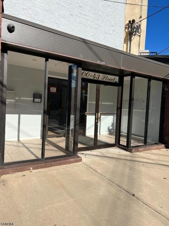 4301 Hudson Ave in Union City, NJ - Building Photo