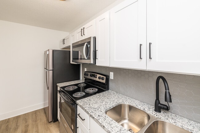 The Riv on the Greenway! in Fort Wayne, IN - Building Photo - Interior Photo
