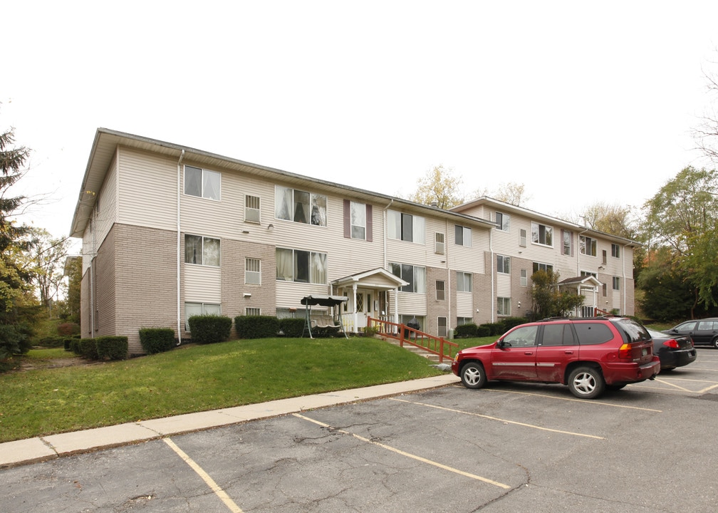 Milford Park Apartments in Milford, MI - Foto de edificio