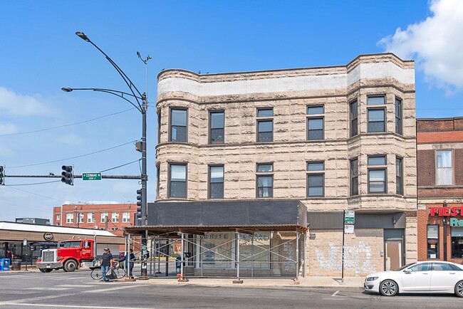 2754 W Cermak Ave. in Chicago, IL - Foto de edificio - Building Photo