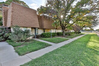 4737 48th St in Lubbock, TX - Foto de edificio - Building Photo