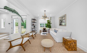 17 Bayview Rd N in Southampton, NY - Building Photo - Building Photo