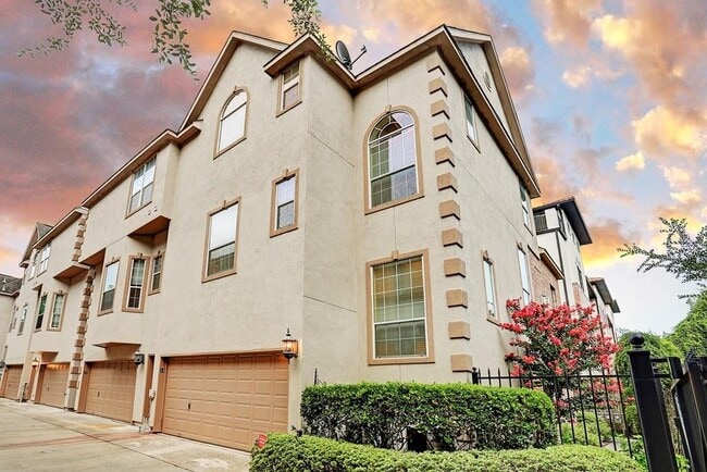 property at 1515 Oakdale St
