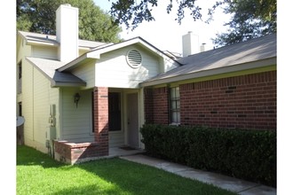 Dalewood Townhomes in Austin, TX - Building Photo - Building Photo