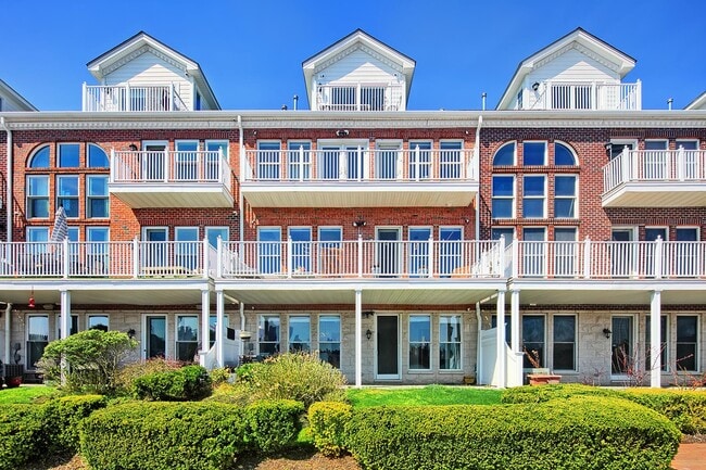 517 Harbor Pl in West New York, NJ - Building Photo - Building Photo