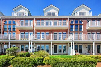 517 Harbor Pl in West New York, NJ - Building Photo - Building Photo