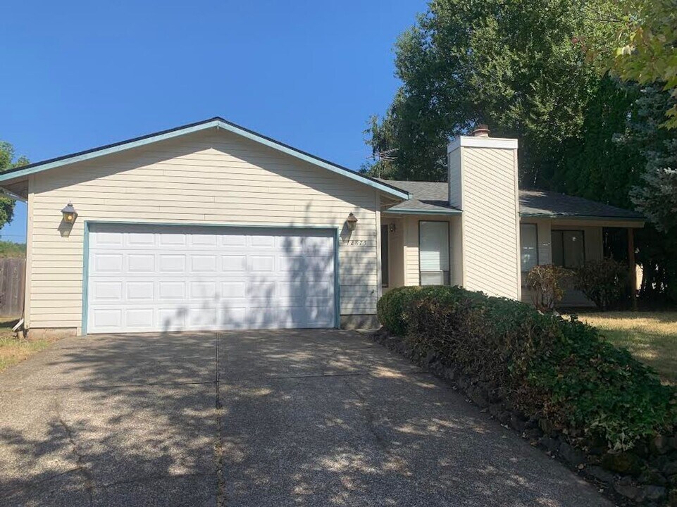 12875 SW Conestoga Dr in Beaverton, OR - Foto de edificio