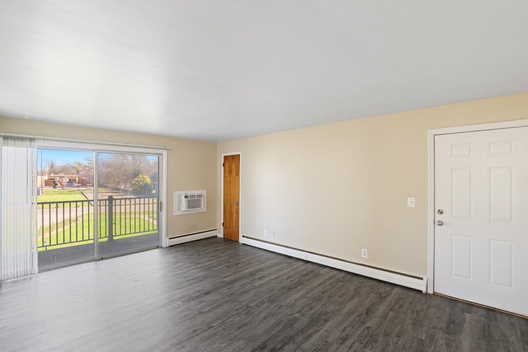 Sibley Apartments in Howell, MI - Building Photo