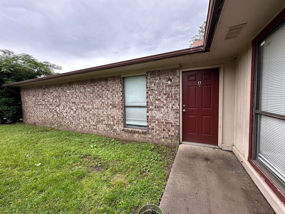 1200 S Greenwich Ave in Russellville, AR - Building Photo