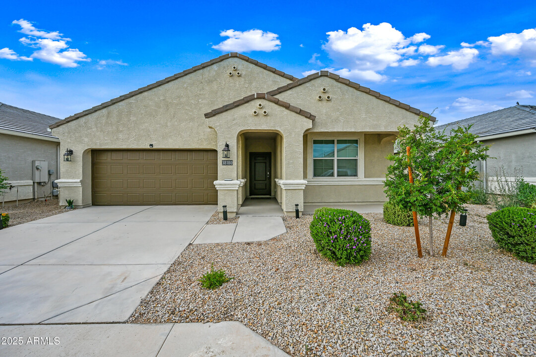 38180 W Amalfi Ave in Maricopa, AZ - Building Photo