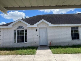 8 La Mancha Dr in Edinburg, TX - Building Photo