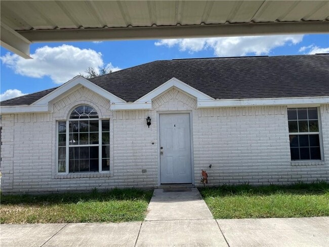 property at 703 La Mancha Dr