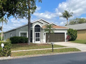 6373 Lansdowne Cir in Boynton Beach, FL - Building Photo