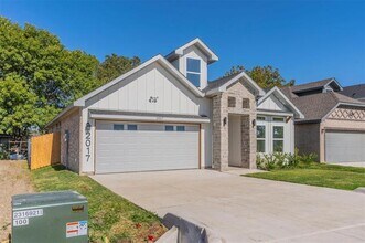 2017 Zuefeldt Dr in Arlington, TX - Building Photo - Building Photo