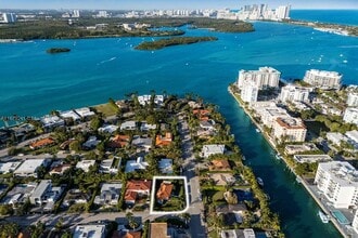 10110 E Broadview Dr in Bay Harbor Islands, FL - Building Photo - Building Photo