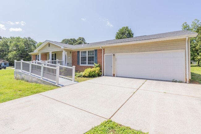 1601 Sansberry Rd in Charlotte, NC - Building Photo - Building Photo