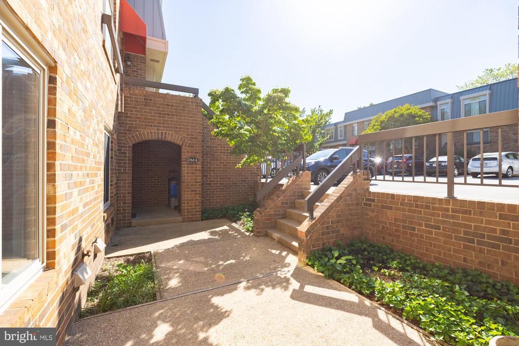 1765 S Hayes St in Arlington, VA - Building Photo
