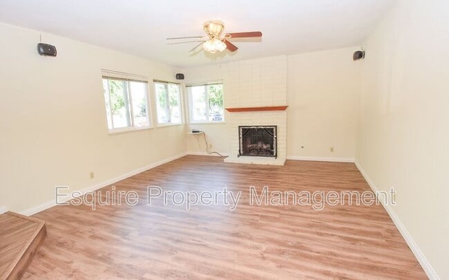 1300 Gina Dr in Oxnard, CA - Building Photo - Building Photo