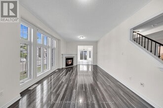 35 McCourt Dr in Ajax, ON - Building Photo - Building Photo