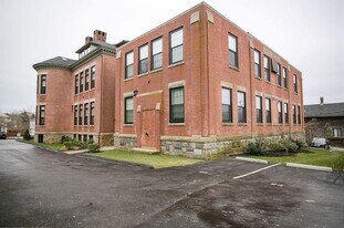 32 Carey St in Newport, RI - Building Photo