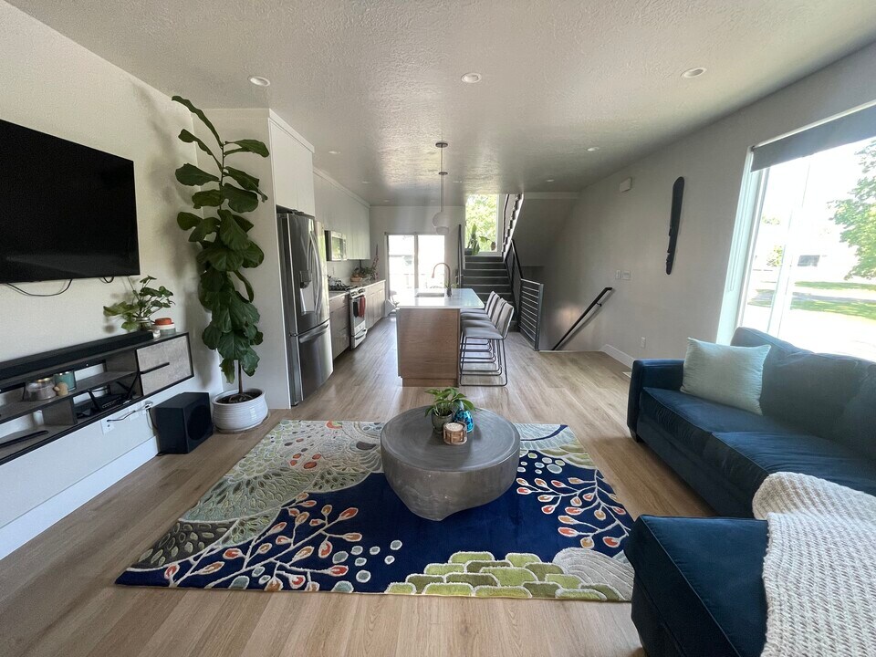 433 E 2100 S in Salt Lake City, UT - Building Photo