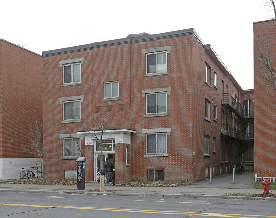 6010 du Parc in Montréal, QC - Building Photo