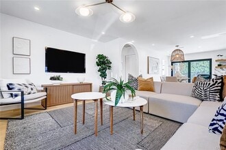 2100 Wendy Way in Manhattan Beach, CA - Building Photo - Building Photo