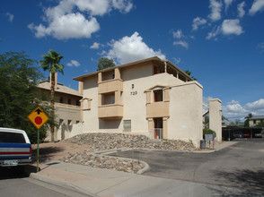 Rincon Apartments in Tucson, AZ - Building Photo - Building Photo