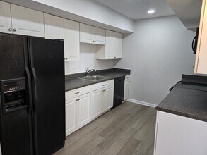 606 Redkirk Ln in Virginia Beach, VA - Foto de edificio - Building Photo