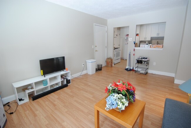 9 Strawberry Bank Rd in Nashua, NH - Building Photo - Building Photo