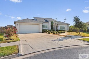 32 Stone Oak Dr in Brownsville, TX - Building Photo