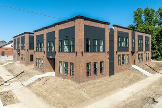 Forest Ave Rowhomes in Des Moines, IA - Foto de edificio - Building Photo