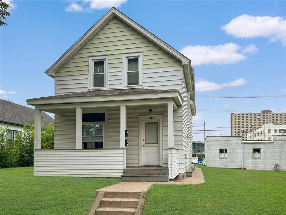 1214 Sherburne Ave in St. Paul, MN - Building Photo