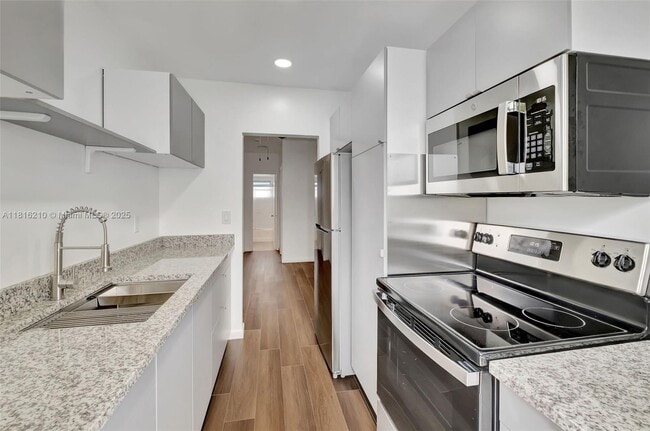 1334 Euclid Ave in Miami Beach, FL - Building Photo - Building Photo