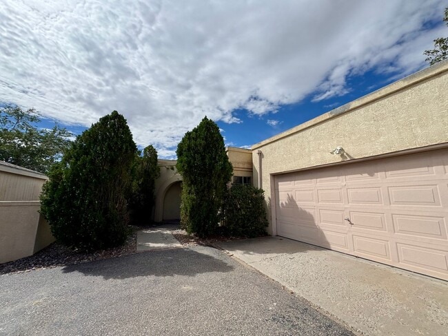 property at 1928 Lee Loop NE