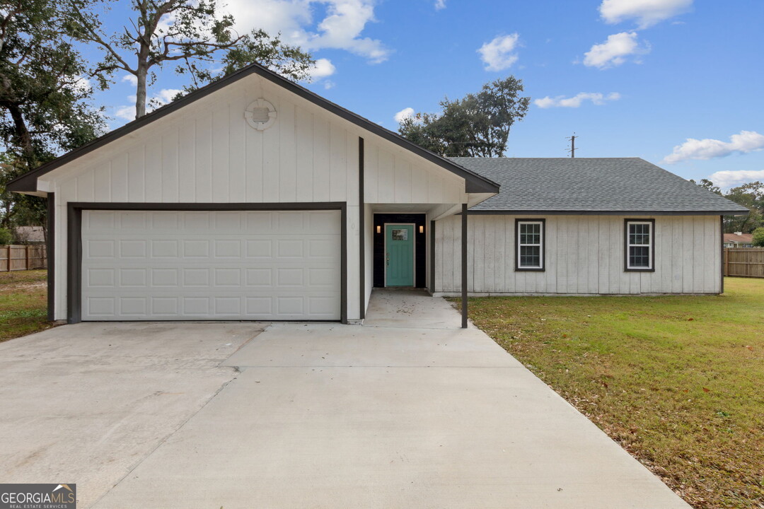 102 Bellvue Ct in St. Marys, GA - Building Photo