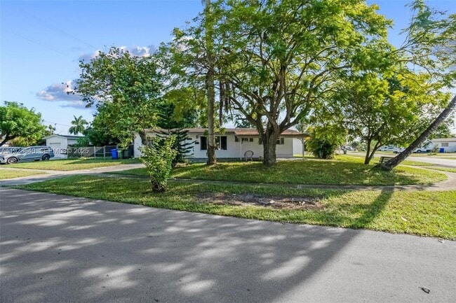 601 SW 64th Pky in Pembroke Pines, FL - Building Photo - Building Photo