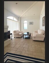 21384 Rambla Vista in Malibu, CA - Building Photo - Building Photo