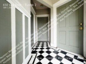 650 Van Dyke-Unit -Floor 2 in Detroit, MI - Building Photo - Building Photo