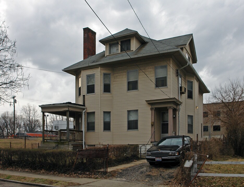 537 Hickman Ave in Cincinnati, OH - Building Photo