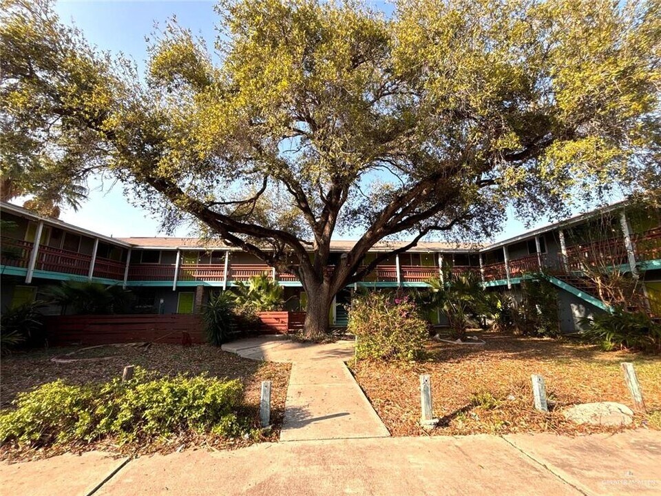 9 Upas Ave in McAllen, TX - Building Photo