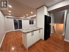 133 Sekura Crescent in Cambridge, ON - Building Photo - Building Photo