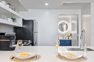 2889 McFarlane Rd in Miami, FL - Foto de edificio - Building Photo