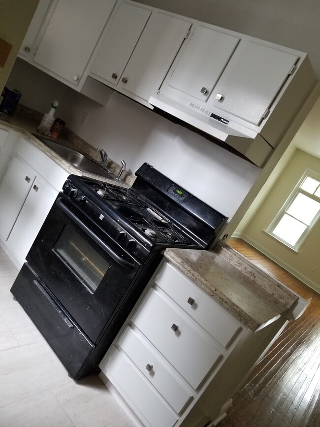 1018 S Charles St, Unit 2 in Baltimore, MD - Building Photo - Building Photo