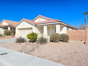 8016 Tailwind Ave in Las Vegas, NV - Building Photo - Building Photo
